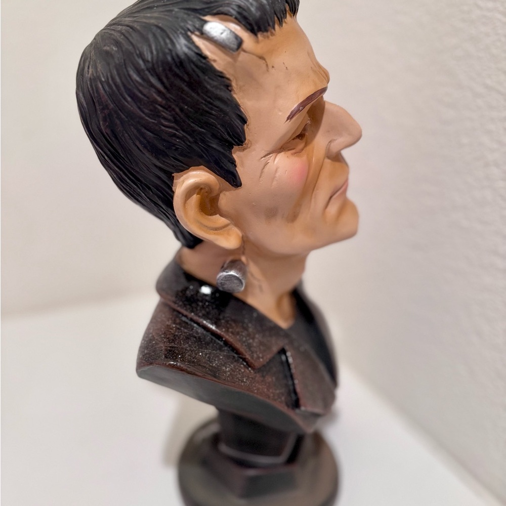 Frankenstein Bust with Red LED Eyes - Picture 6 of 8